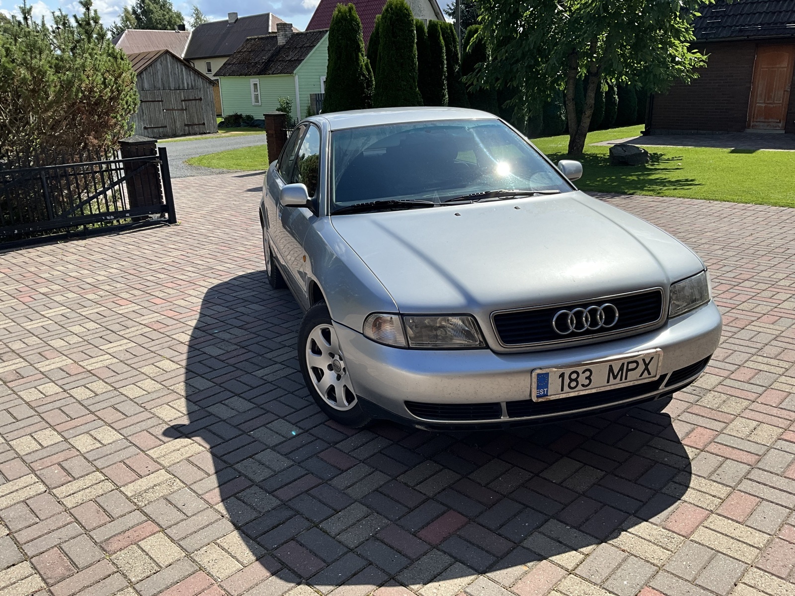 Audi A4 1998, kuva 2/6