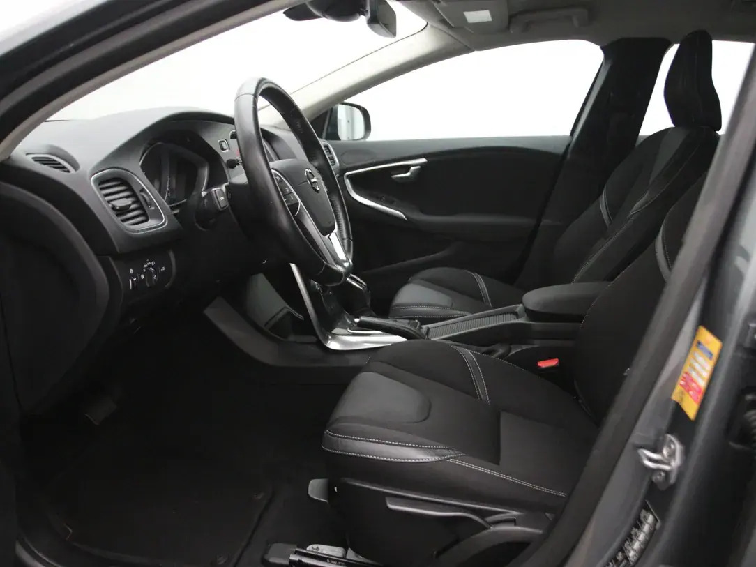 Volvo V40 Polar+ 1.5 90kW 2020, photo 4/32
