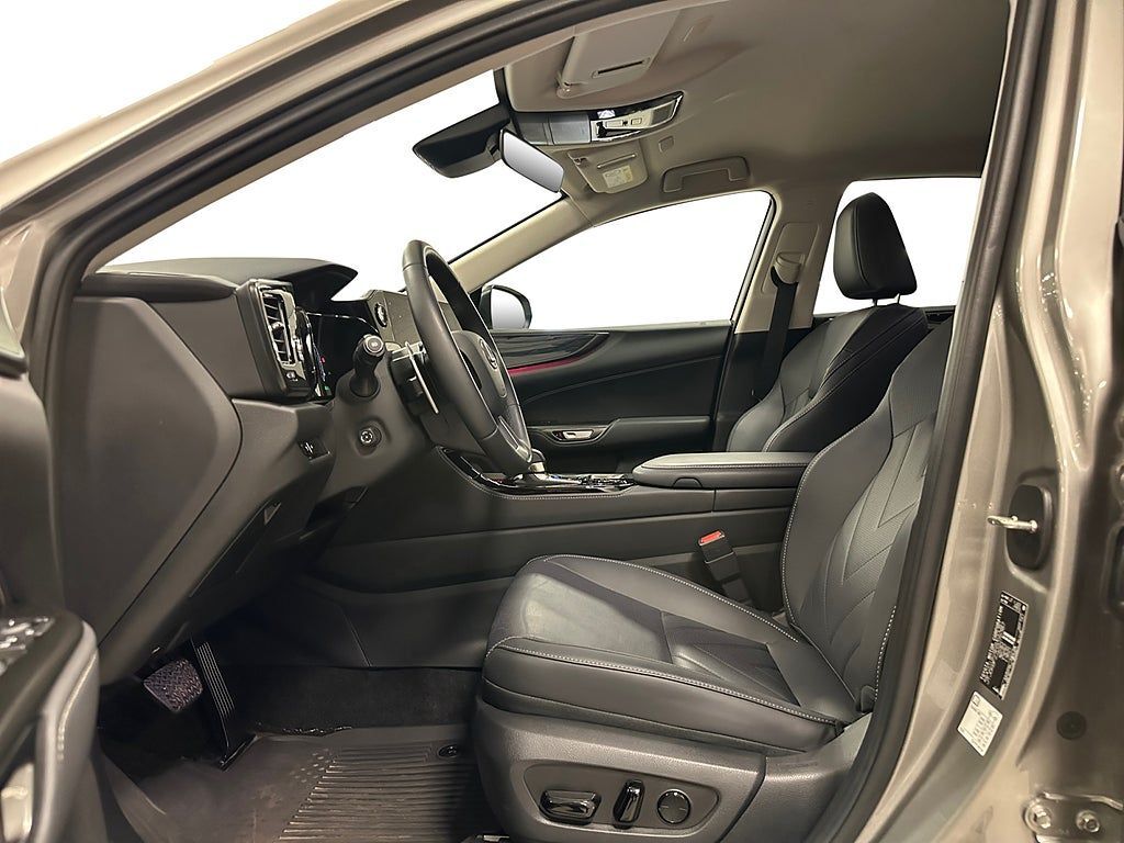 Lexus NX 2025, photo 6/10