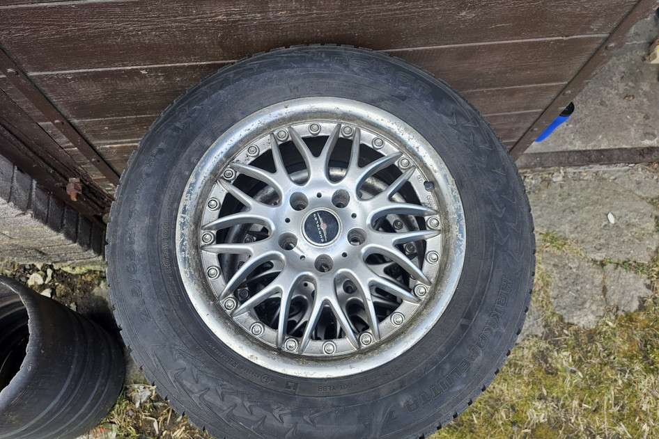 Подержанный легкосплавный диск+шипованная шина 215/65R16, KBA
