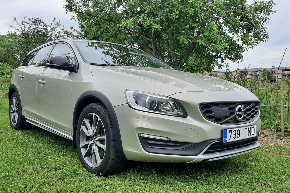 Volvo V60 Cross Country, 2018, 2.4, 140 kW, дизель, автомат, полный привод