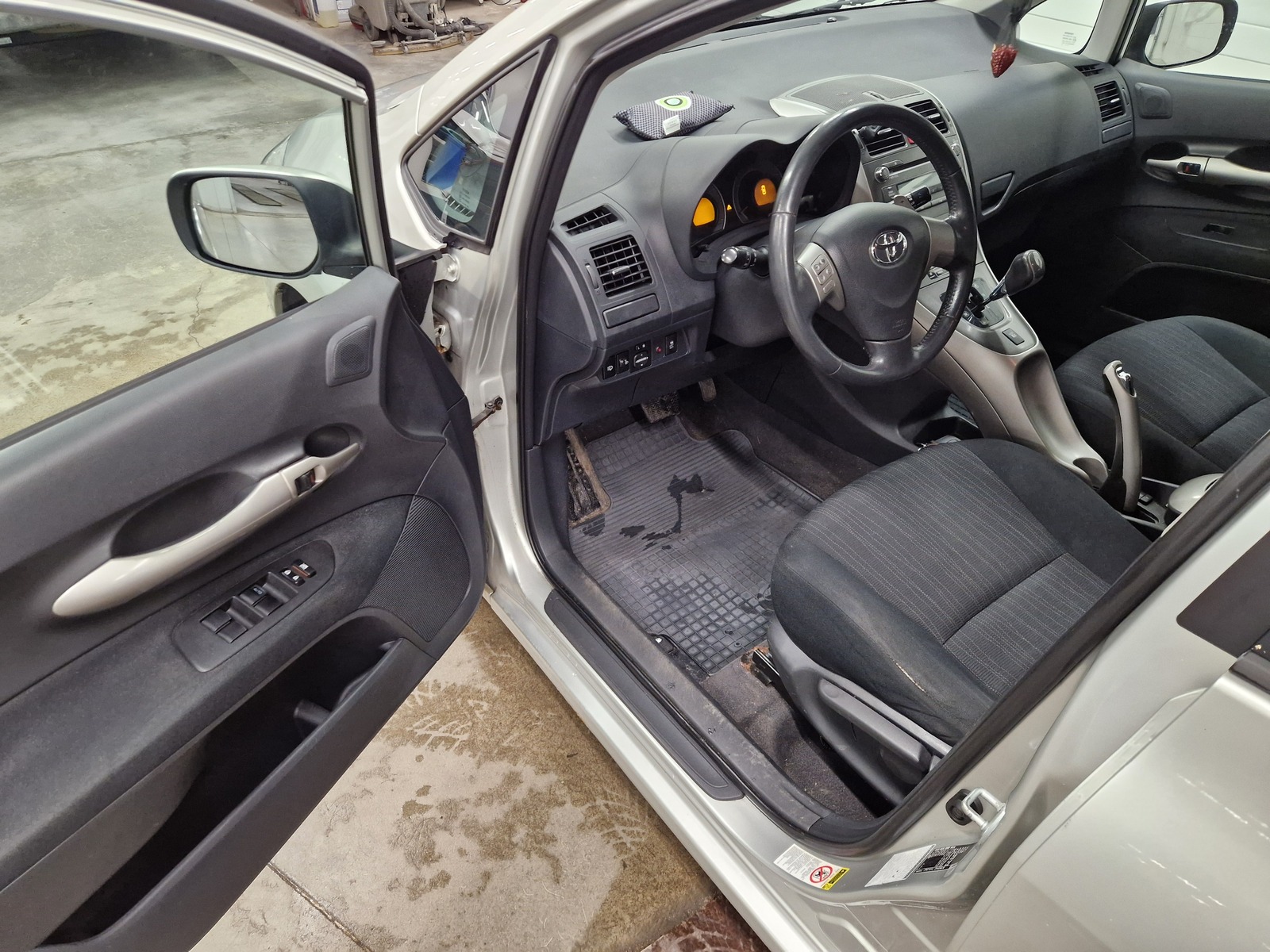 Toyota Auris 2008, kuva 7/13