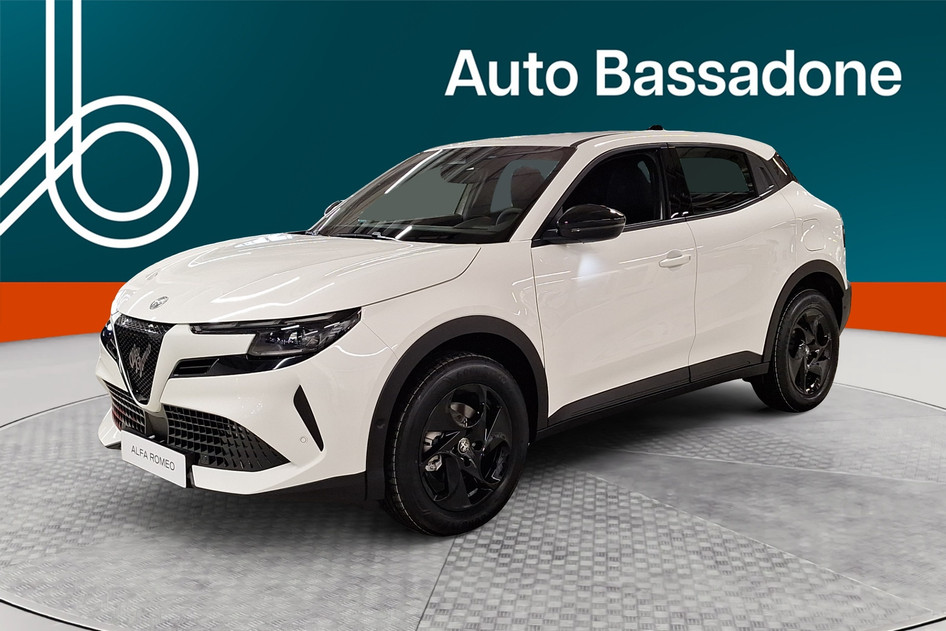 Alfa Romeo Junior, 1.2, 107 kW, гибрид (бензин/электричество), автомат, полный привод