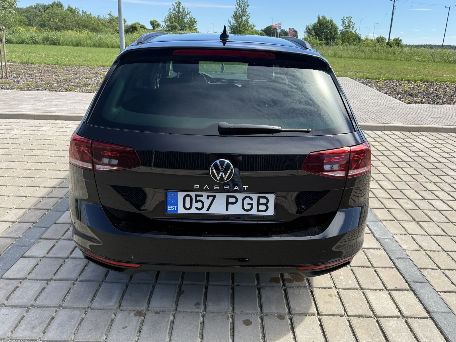 Volkswagen Passat 2022, photo 5/10