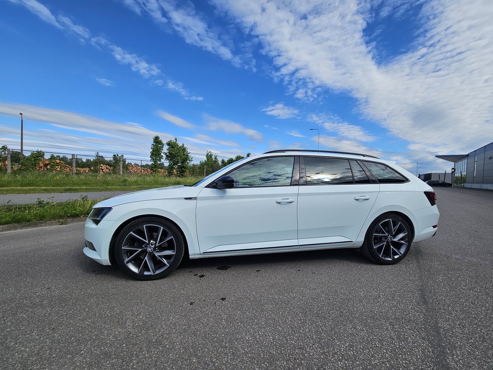 Škoda Superb 2017, photo 4/12