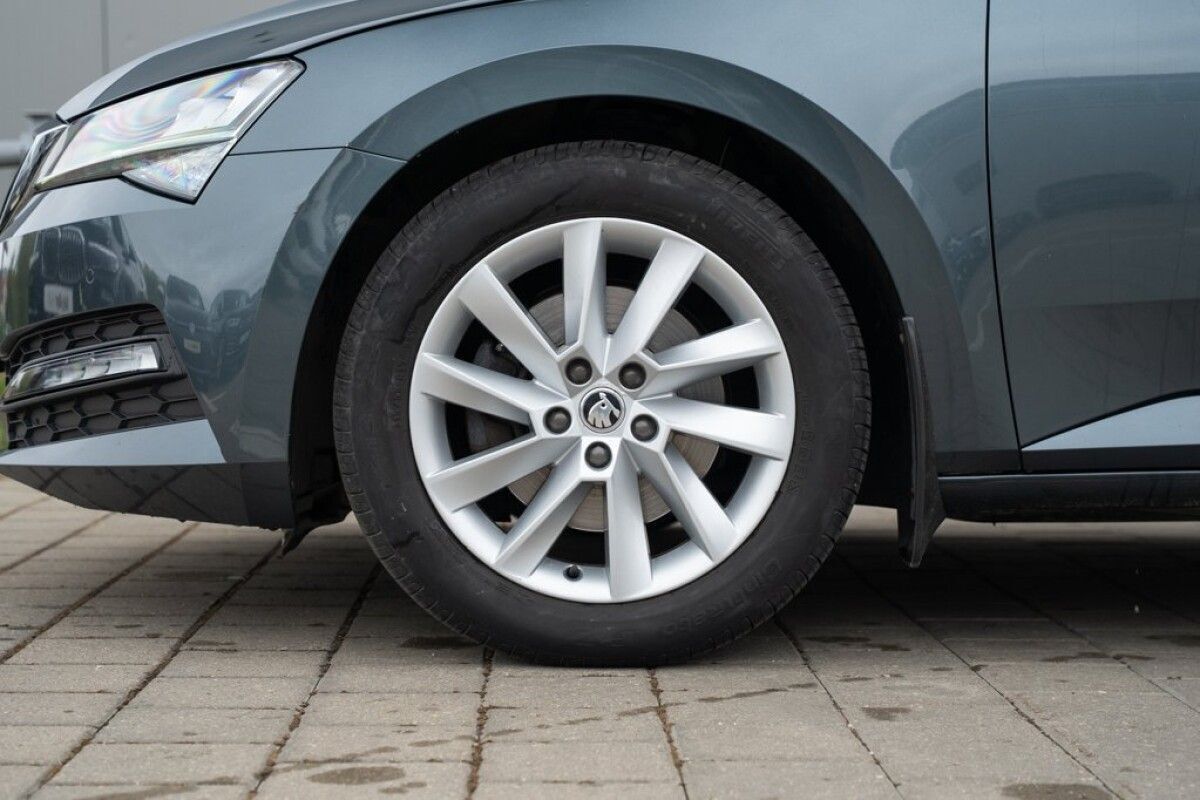 Škoda Superb 2019, photo 3/21