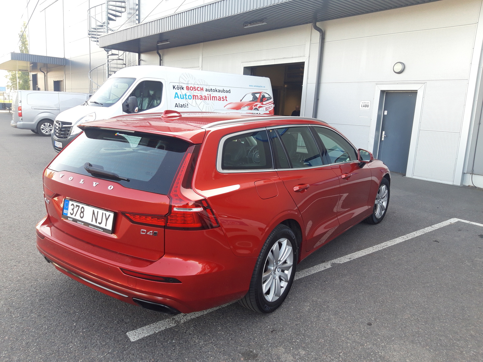 Volvo V60 2020, photo 6/6