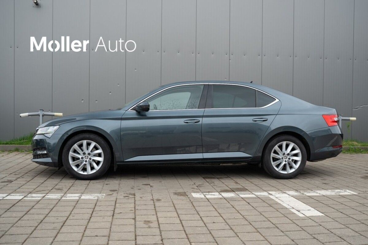 Škoda Superb 2019, photo 2/21