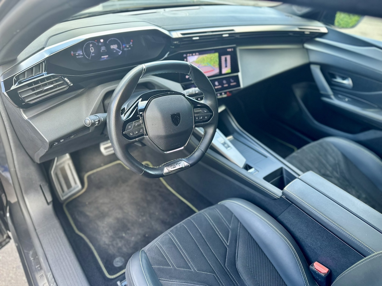 Peugeot 408 2023, photo 4/17