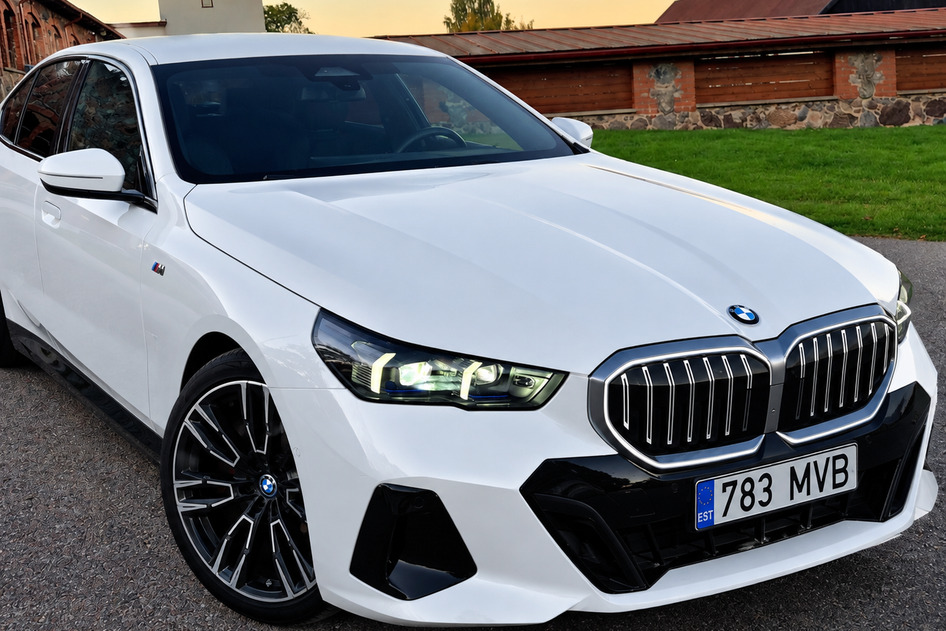 BMW 530, 2024, 2.0, 220 kW, plug-in hybrid (petrol/electric), automatic, rear-wheel drive