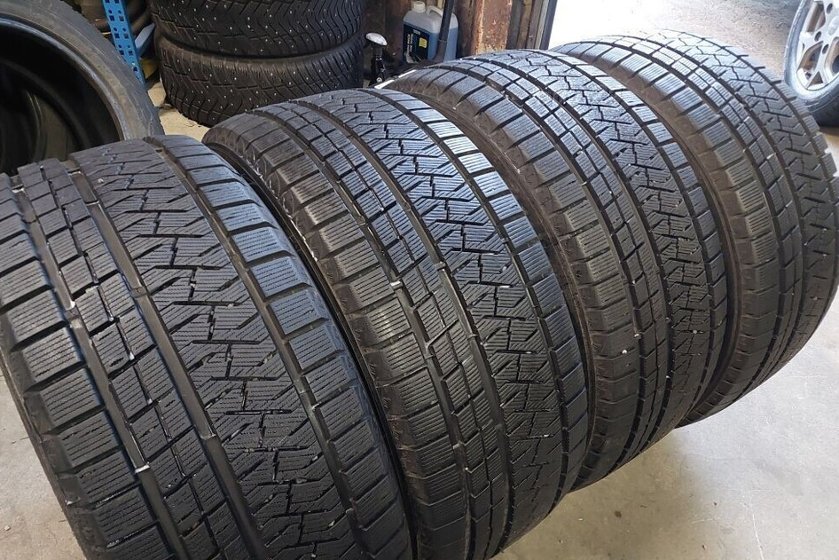 Подержанный нешипованная шина 255/45R19 Triangle Snowlink