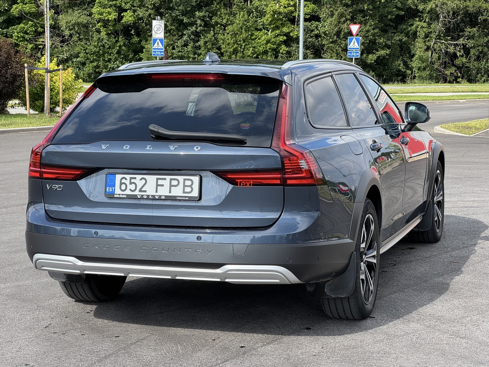 Volvo V90 Cross Country 2021, kuva 2/10