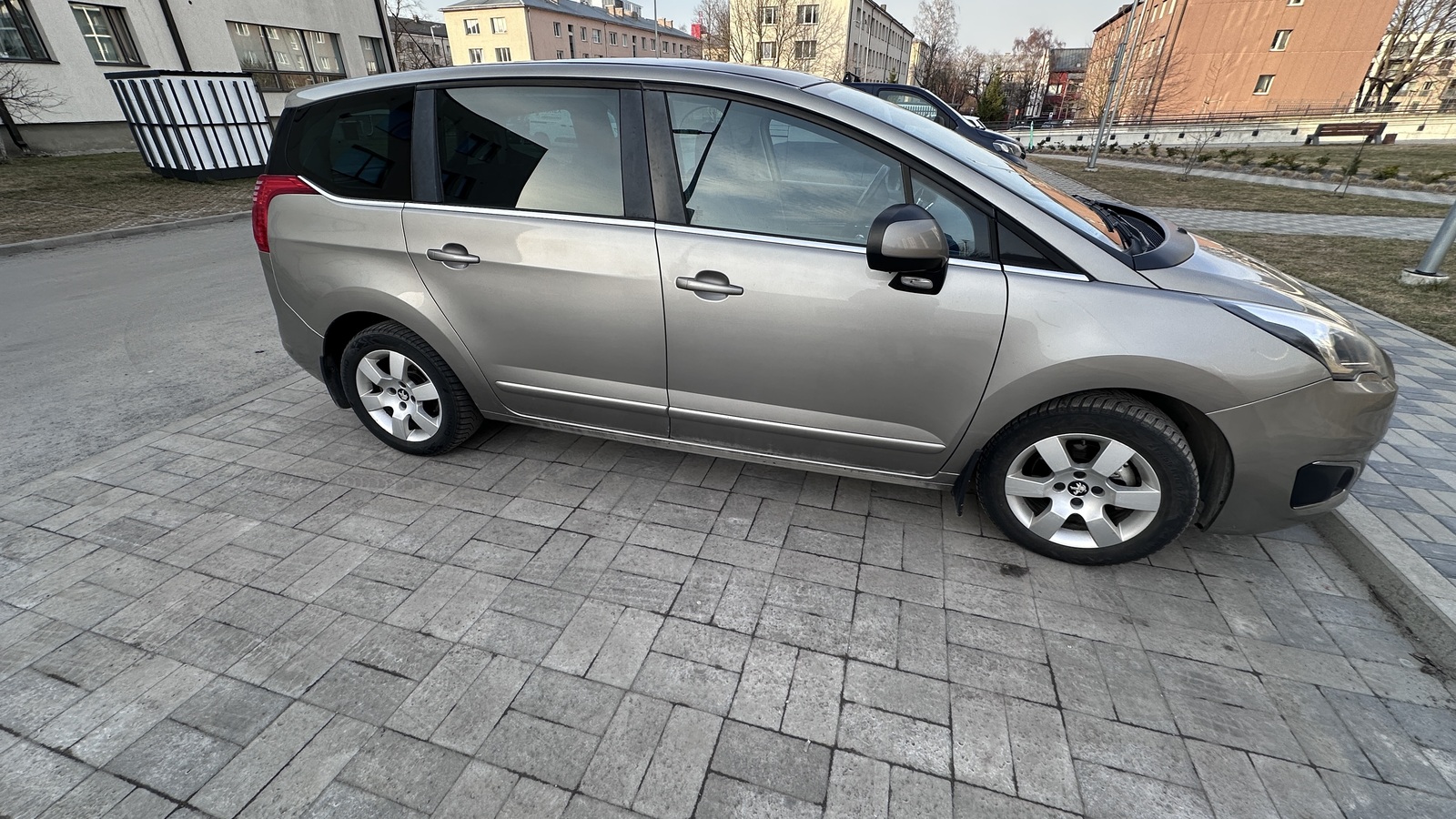 Peugeot 5008 2014, photo 2/10