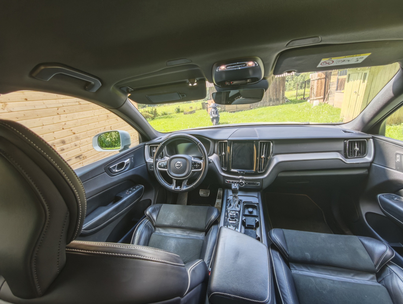 Volvo XC60 2018, photo 2/5