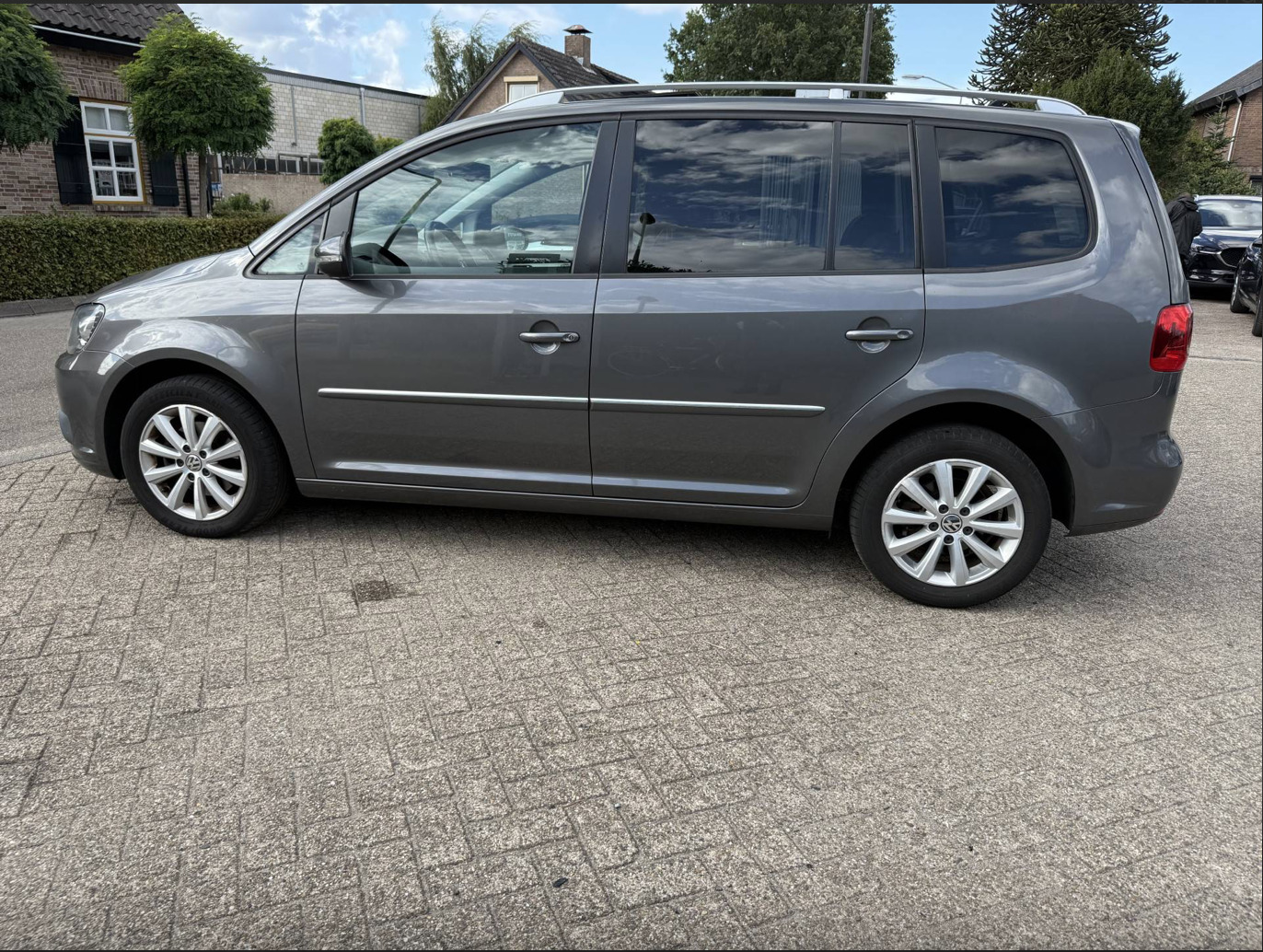 Volkswagen Touran 2014, kuva 4/11