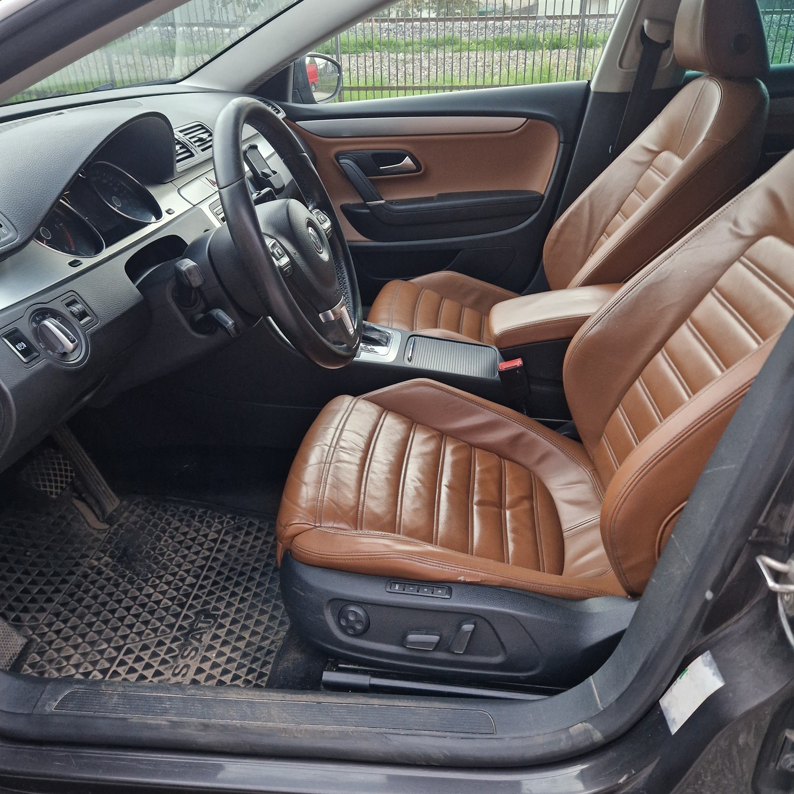 Volkswagen Passat CC 2009, photo 2/6