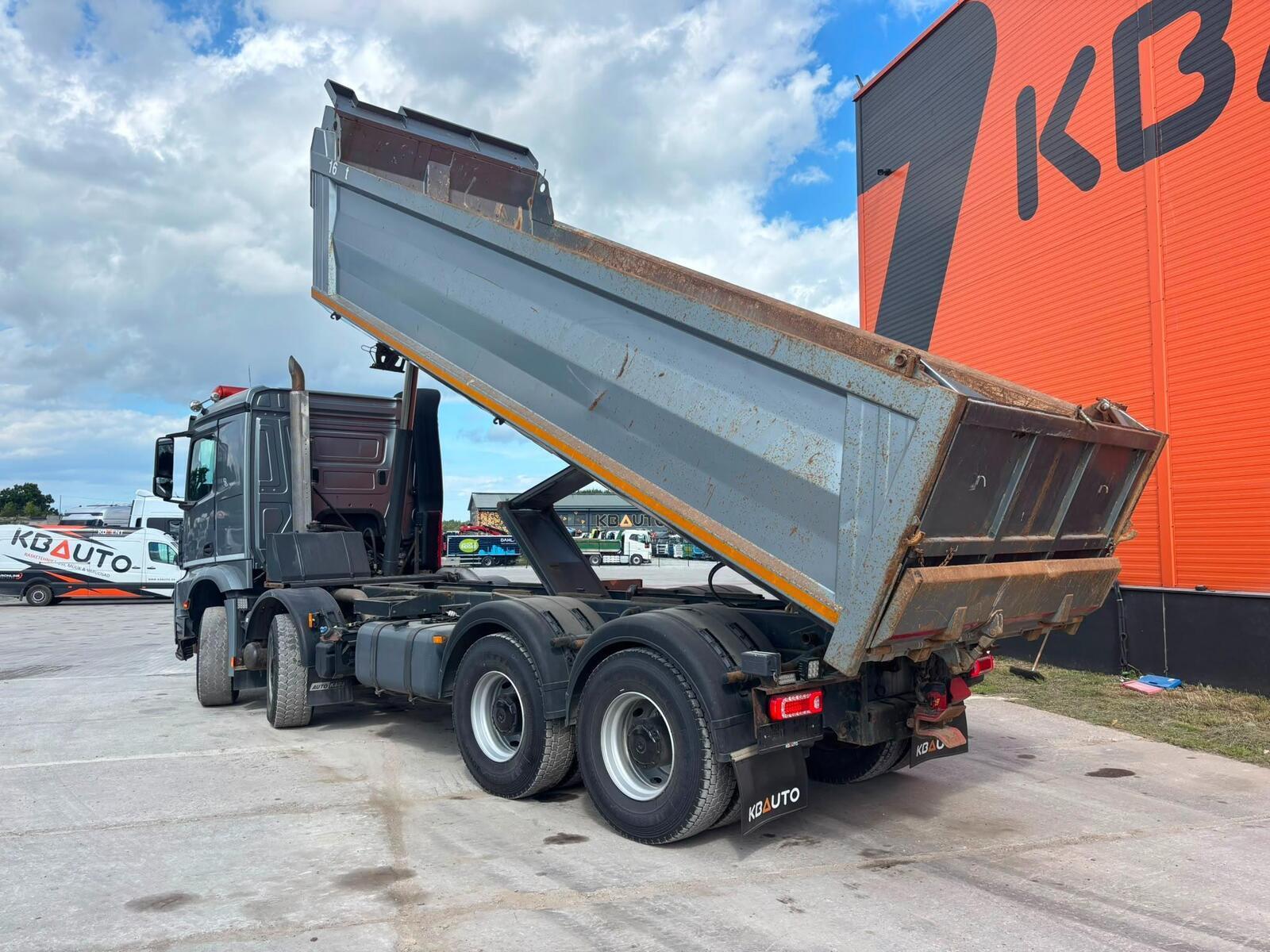Mercedes-Benz Arocs 3251 8x4 2015, kuva 4/10