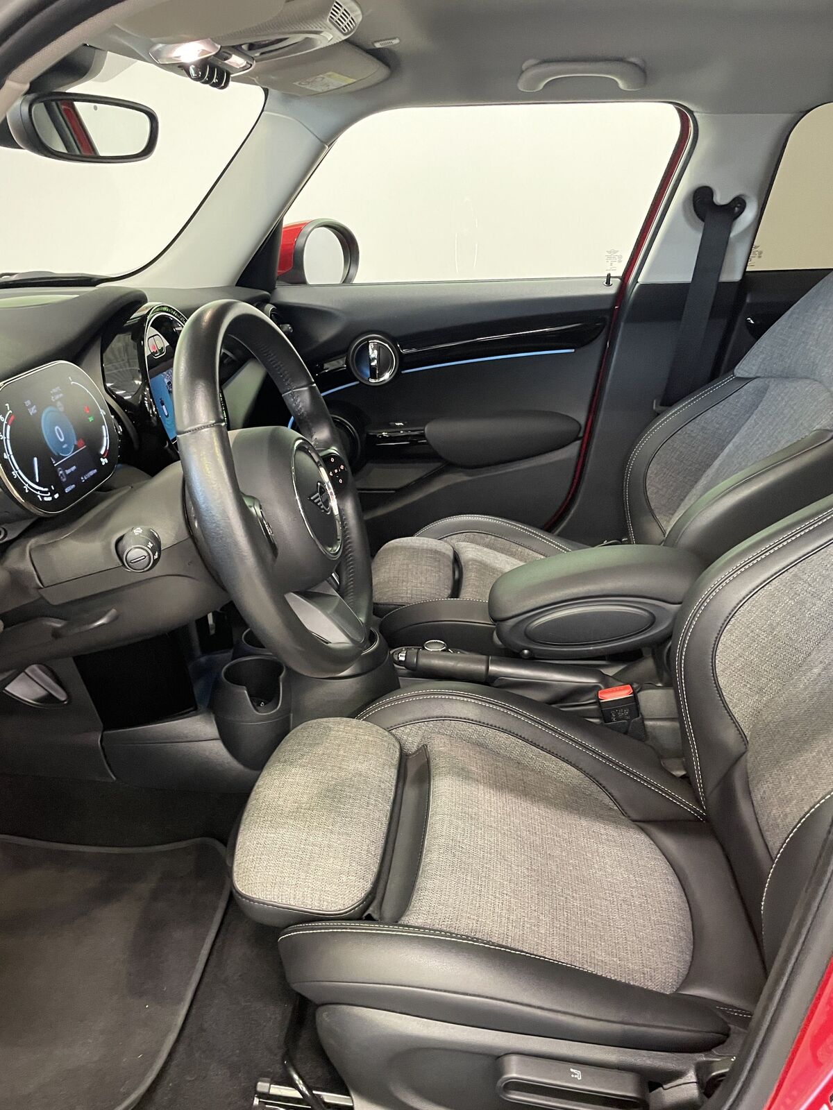 MINI Cooper 5D 2023, photo 6/10