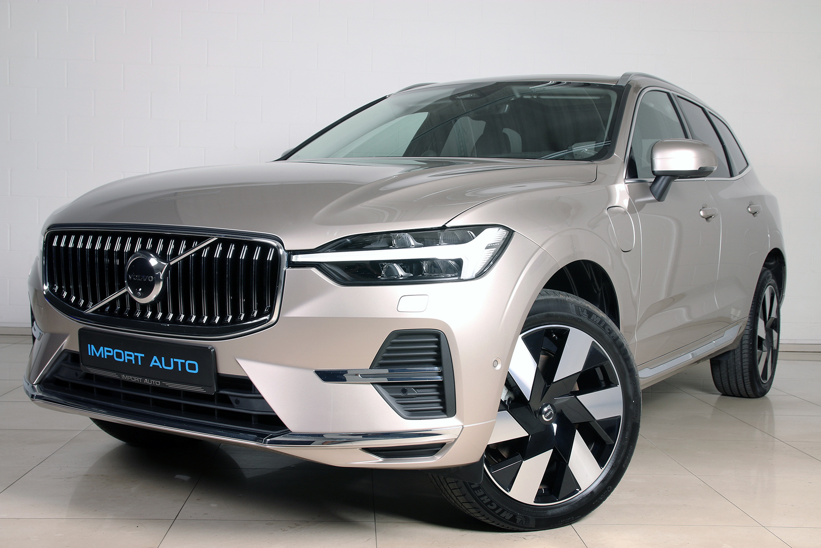 Volvo XC60 AWD ULTRA BRIGHT LUXURY XENIUM FULL 2.0 T8 Recharge Long Range Plug in Hybrid MY25 335kW