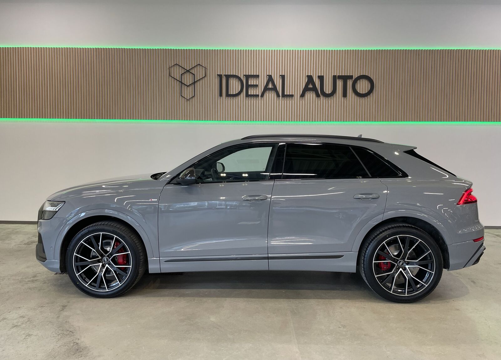 Audi Q8 2022, photo 2/10