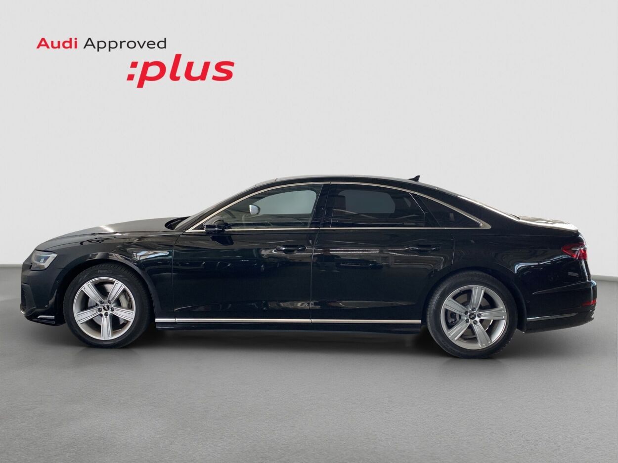 Audi A8 2022, photo 2/15