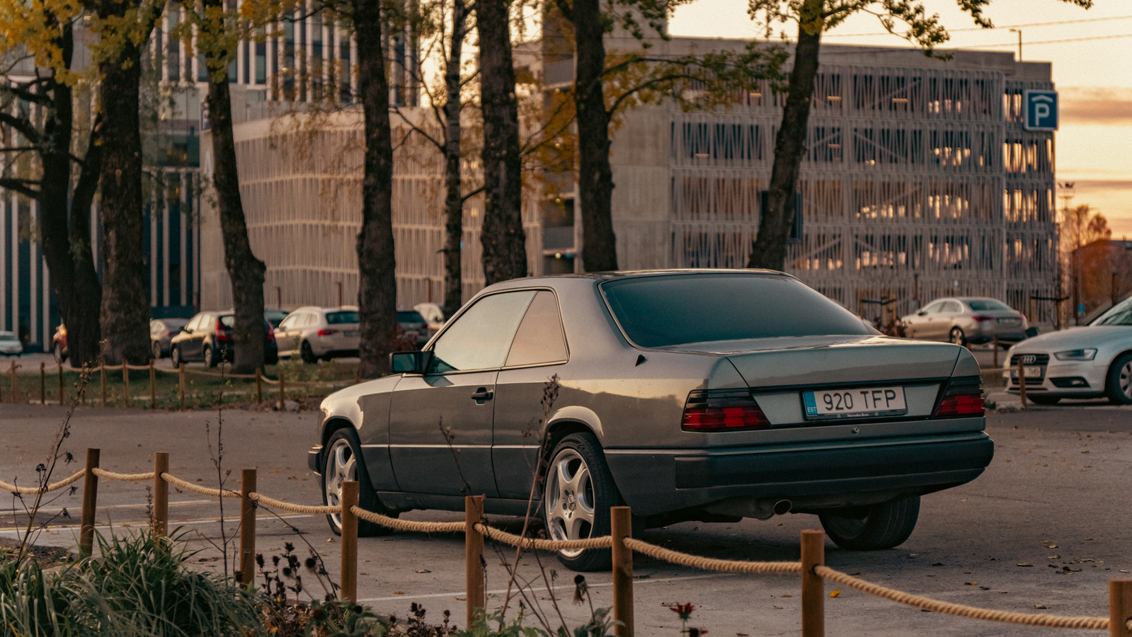 Mercedes-Benz E 1988, kuva 6/10