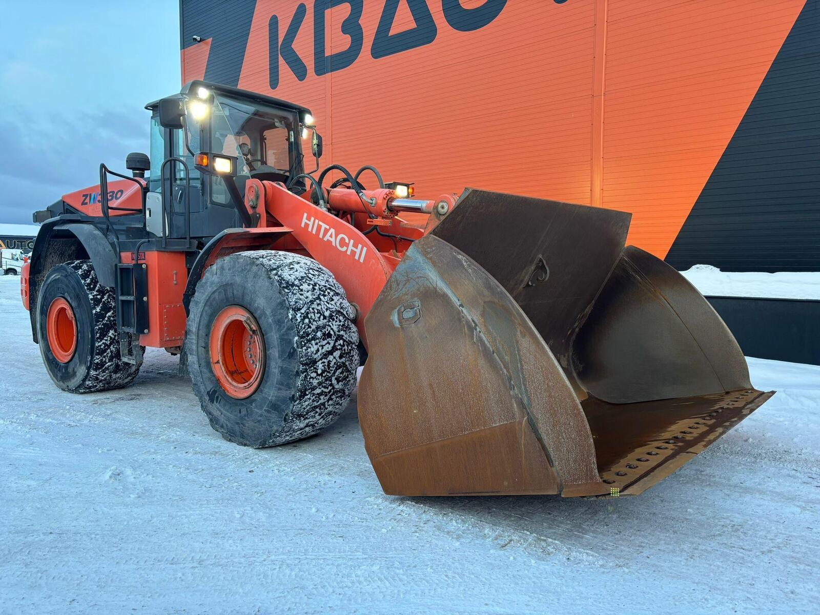 Hitachi ZW 330-5B, kuva 4/26