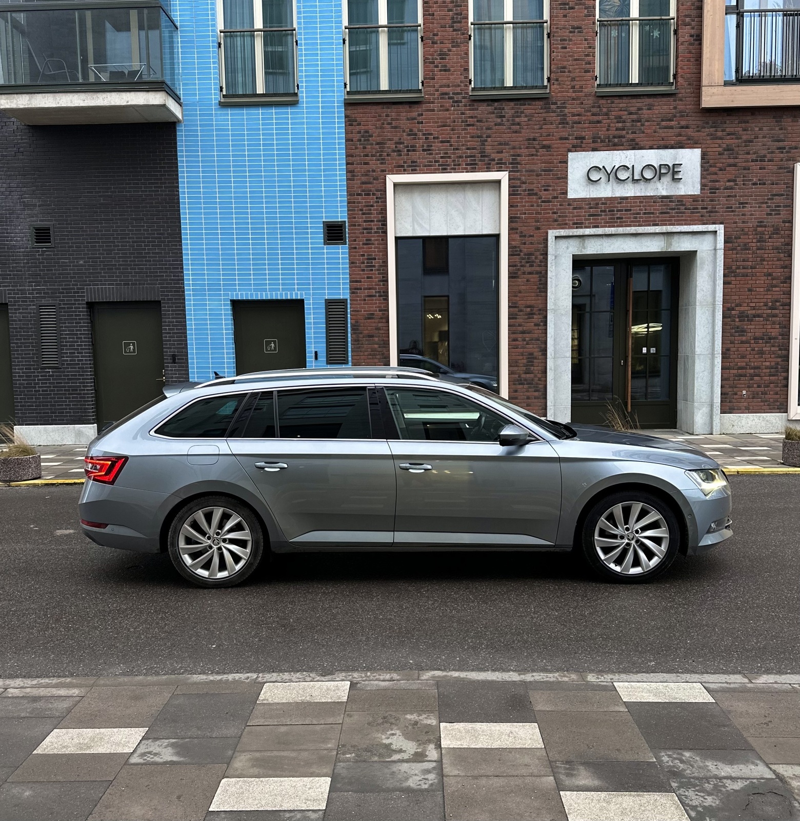 Škoda Superb 2018, photo 7/21