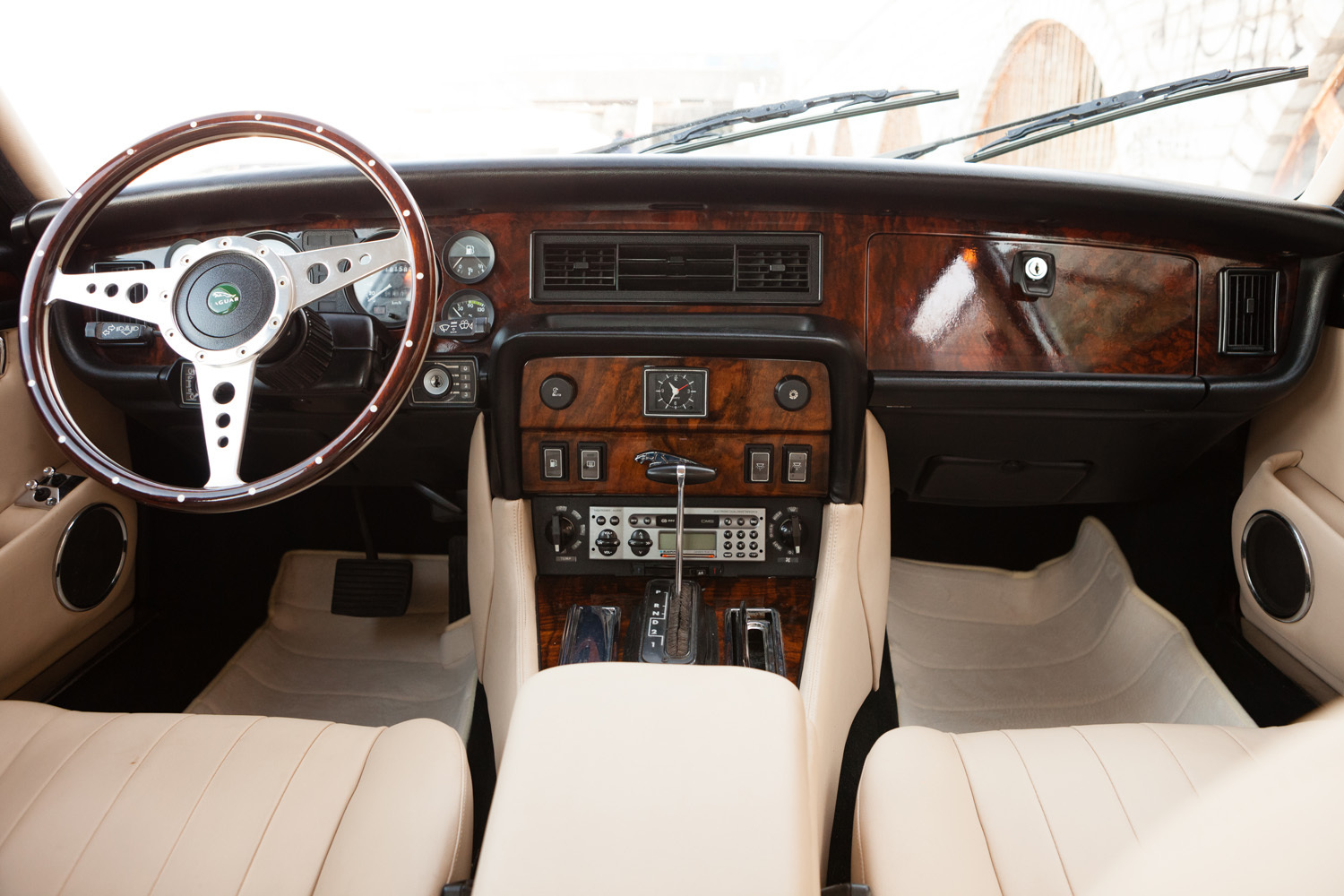 Jaguar V12 SOVEREIGN 1986, photo 4/4
