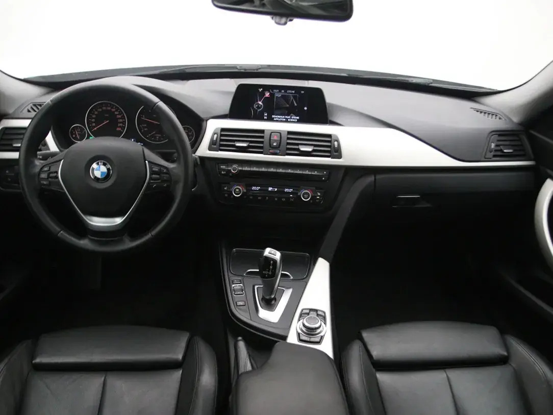 BMW 320 2016, photo 2/35