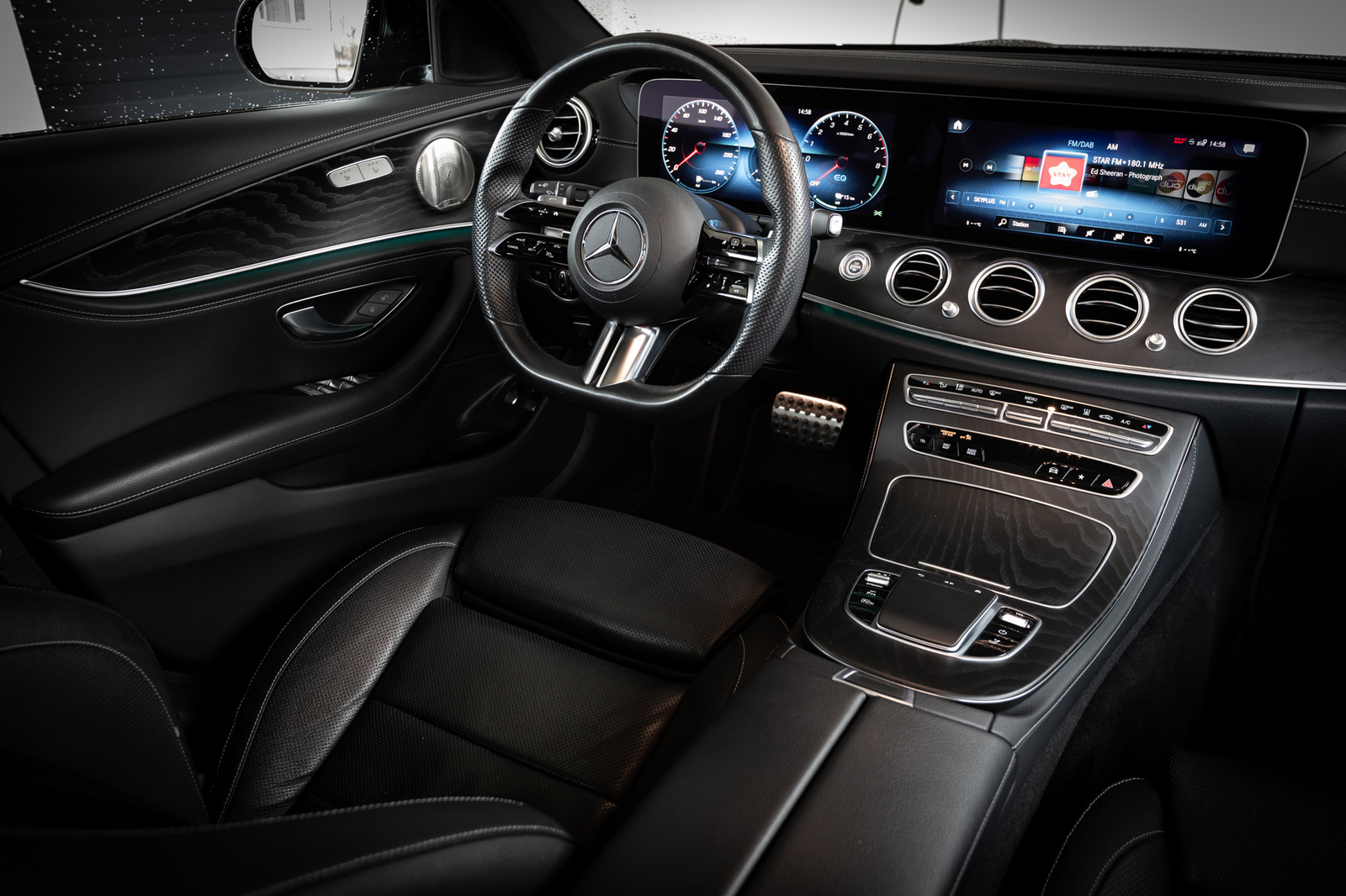 Mercedes-Benz E 300 AMG 2022, photo 7/17