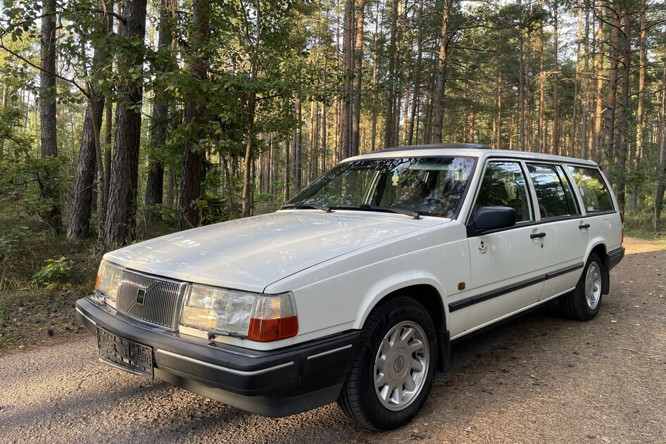 Volvo 945, 1991, 2.3, 114 kW, petrol, automatic, rear-wheel drive