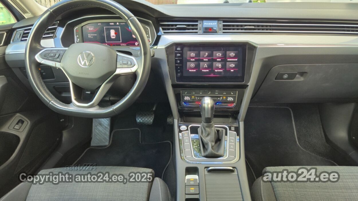 Volkswagen Passat 2021, photo 7/19