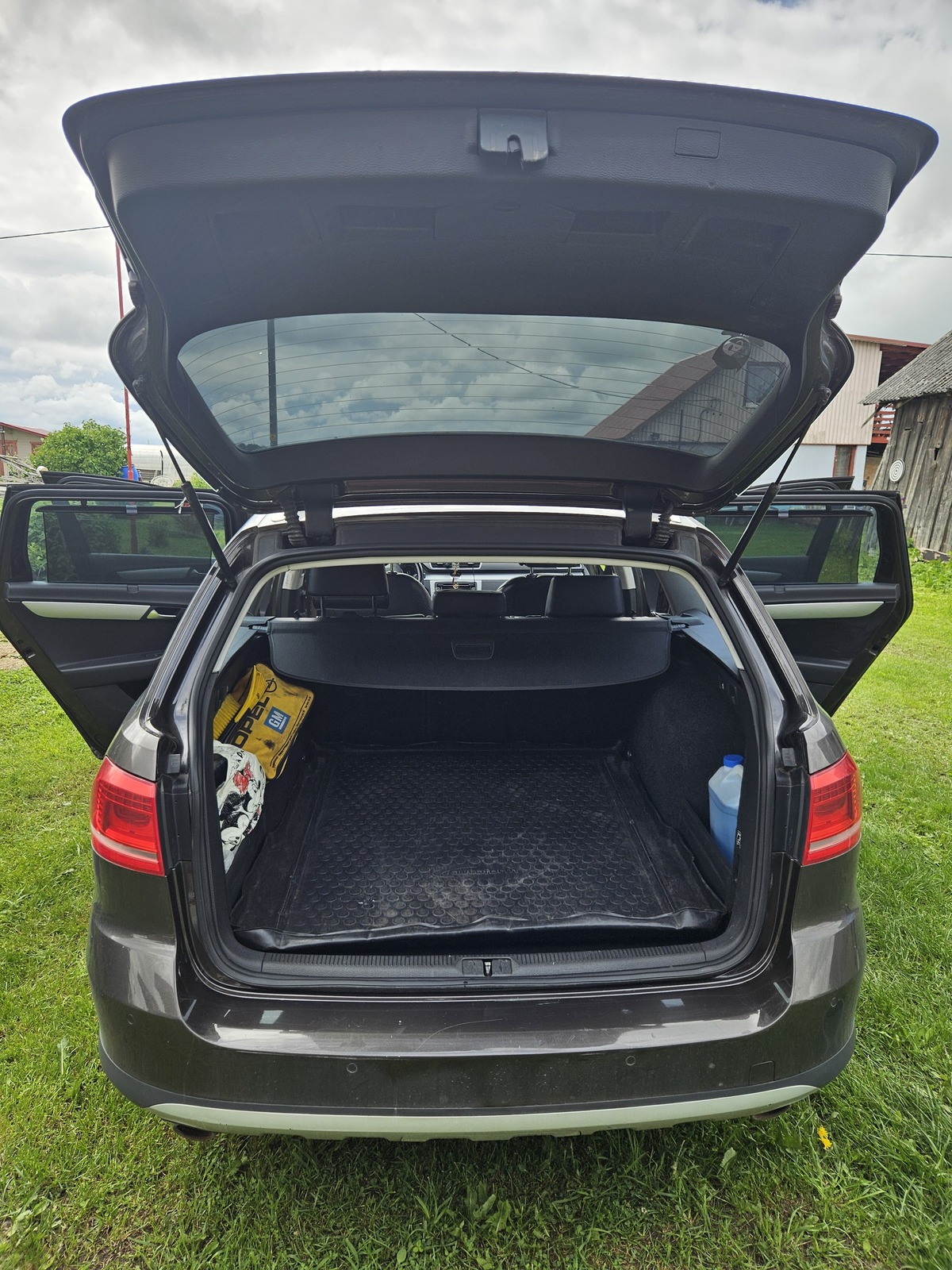 Volkswagen Passat 2012, photo 7/12