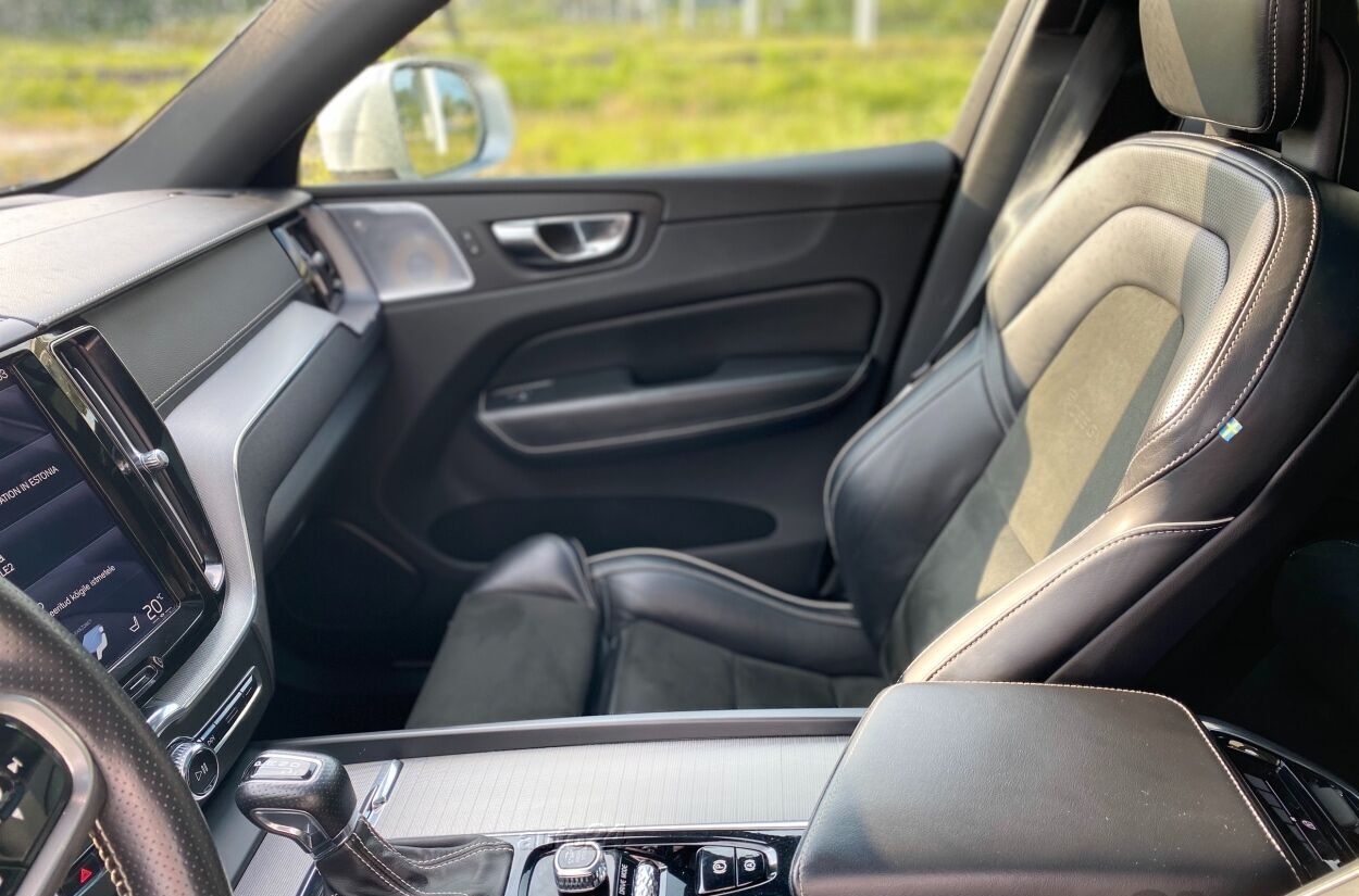 Volvo XC60 2017, photo 7/9