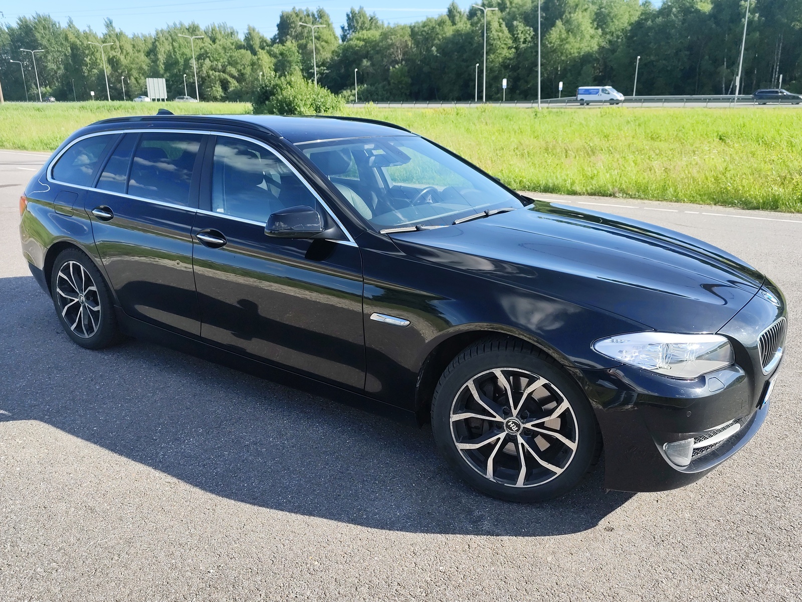 BMW 525 2012, photo 2/5