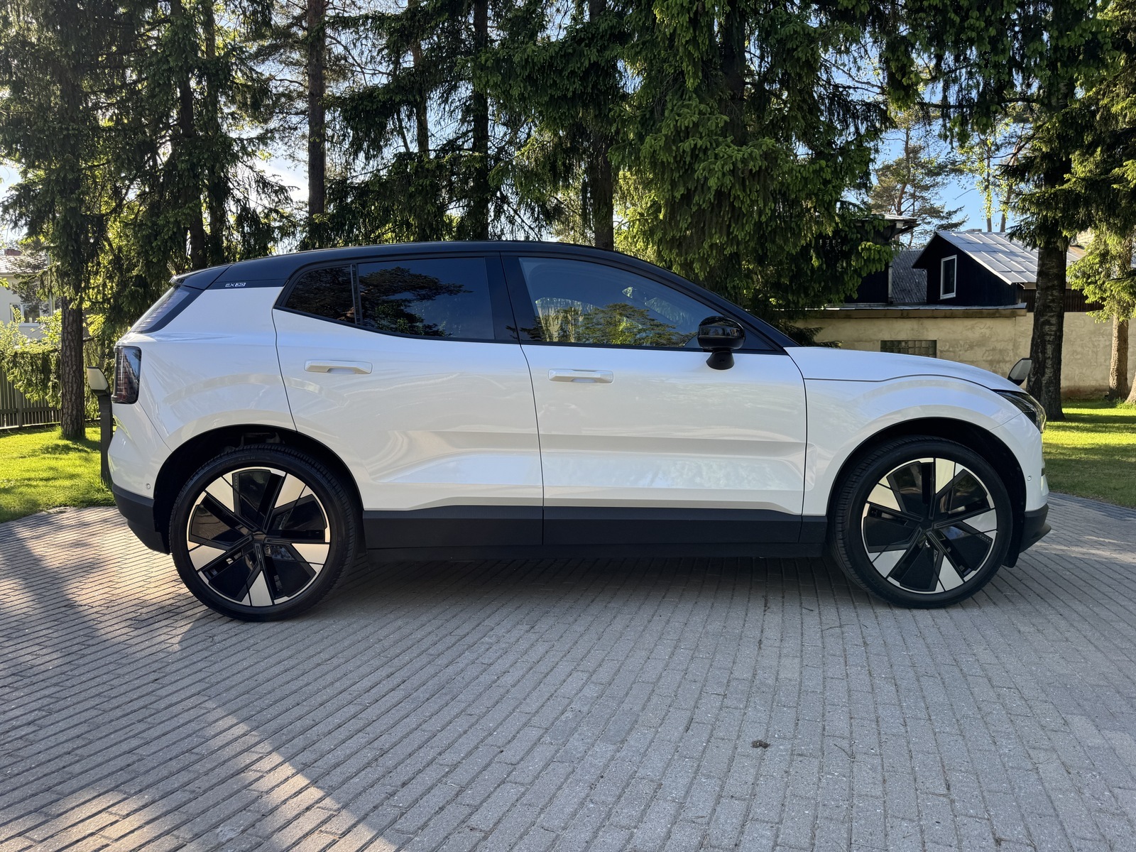 Volvo EX30 2024, photo 5/17