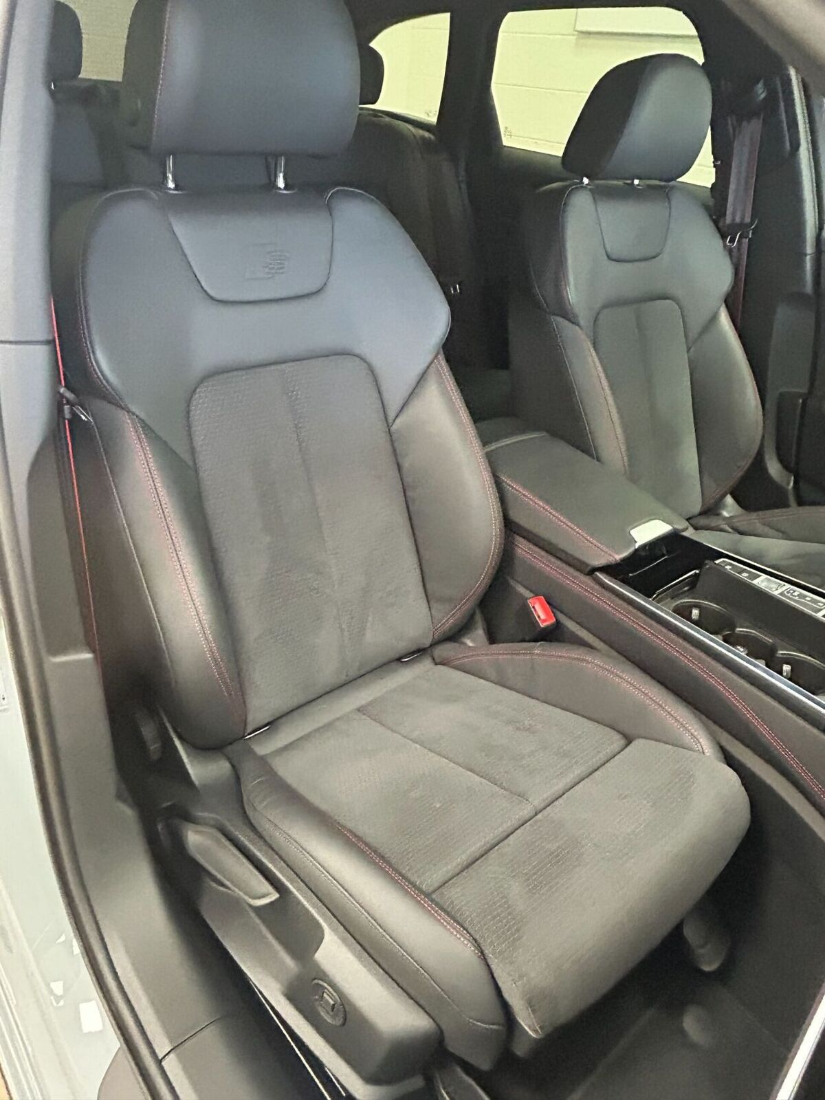 Audi A6 2025, photo 2/16