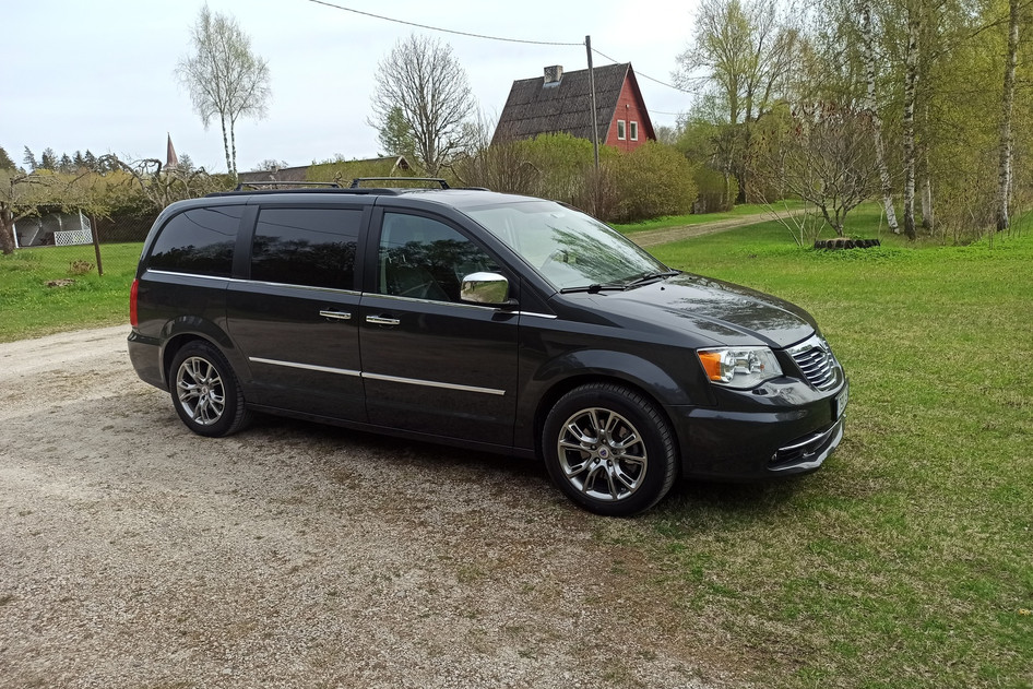 Lancia Voyager, 2012, 2.8, 120 kW, diesel, automatic, front-wheel drive