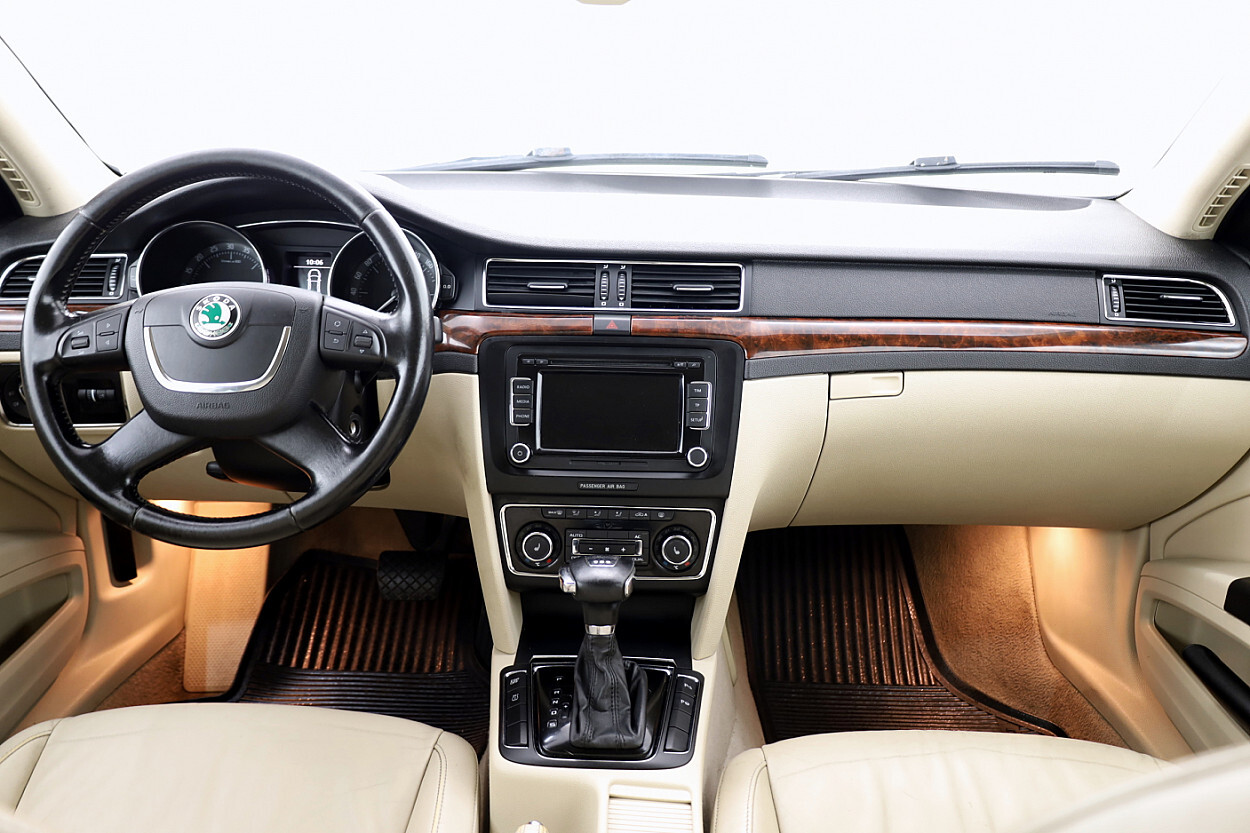 Škoda Superb 2009, photo 5/9