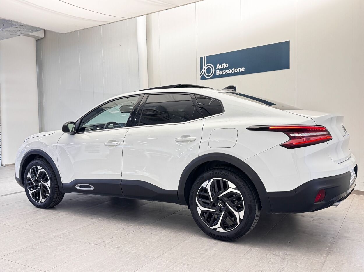 Citroën C4 X 2023, photo 4/10