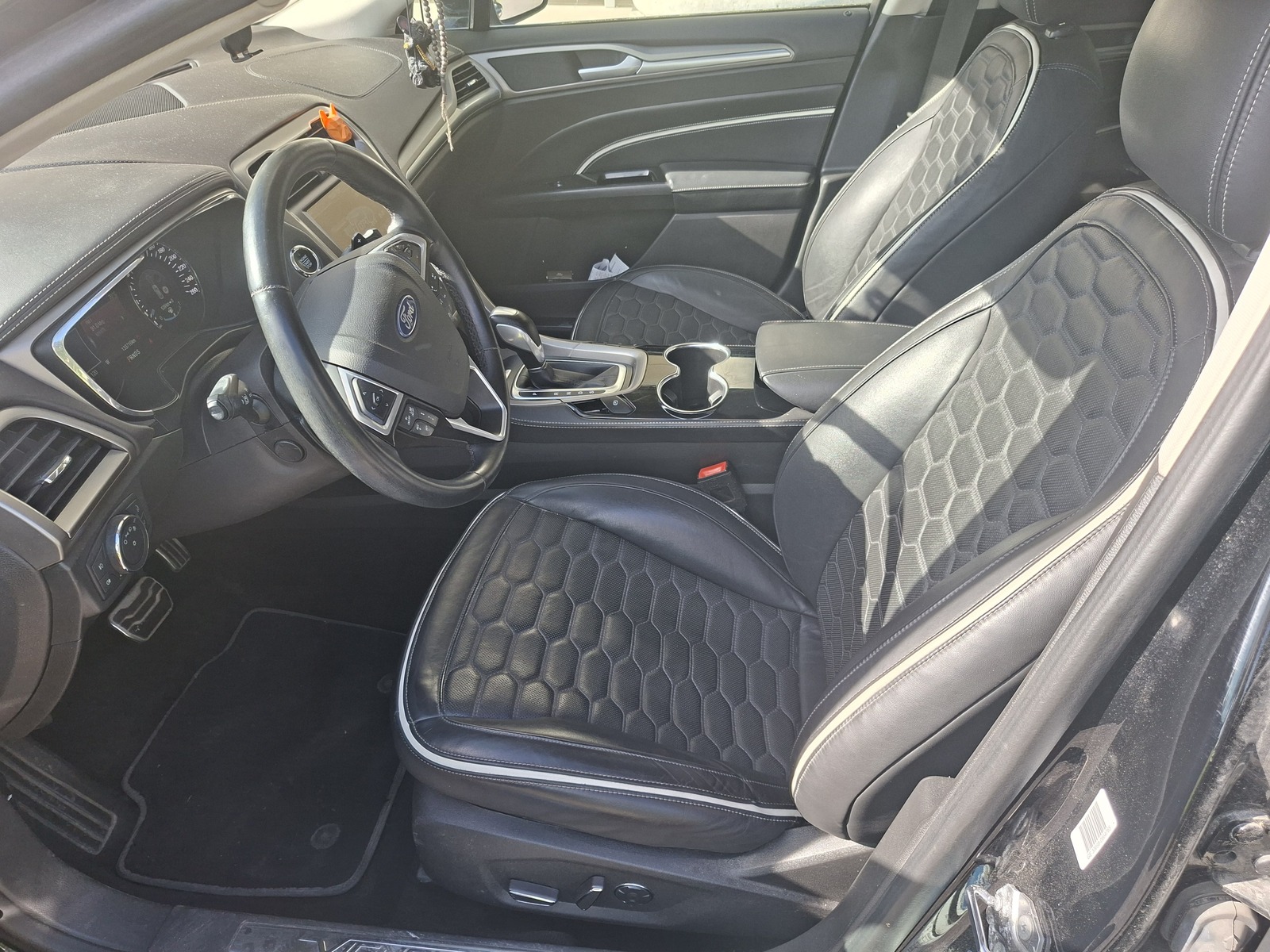 Ford Mondeo 2016, photo 6/7