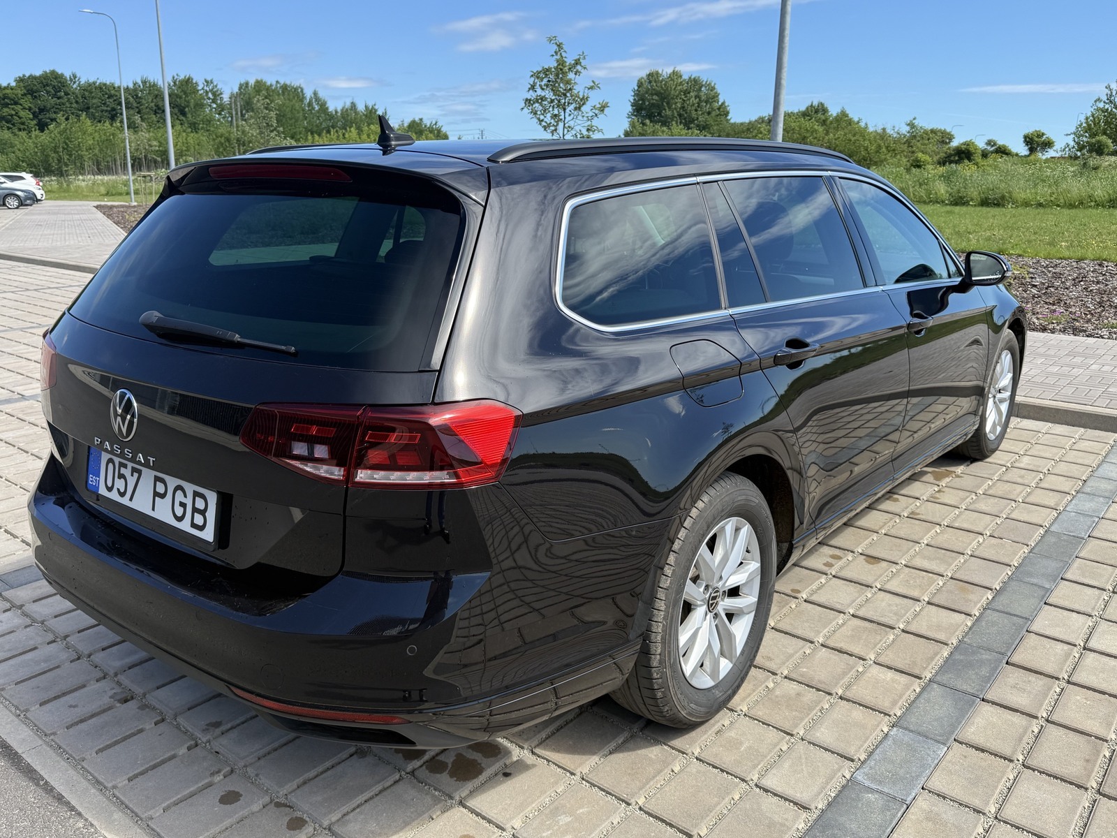 Volkswagen Passat 2022, photo 4/10