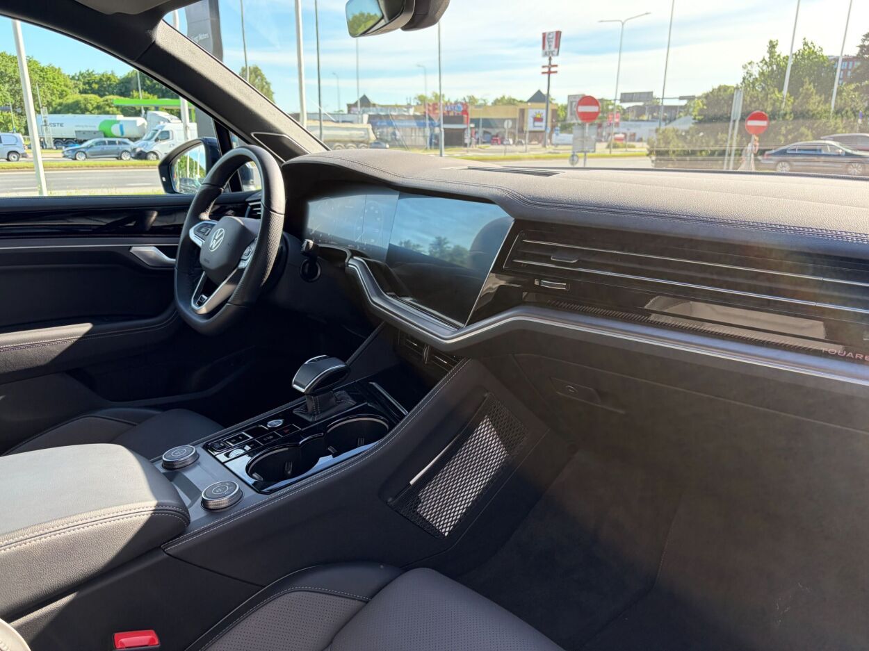 Volkswagen Touareg 2025, photo 4/10