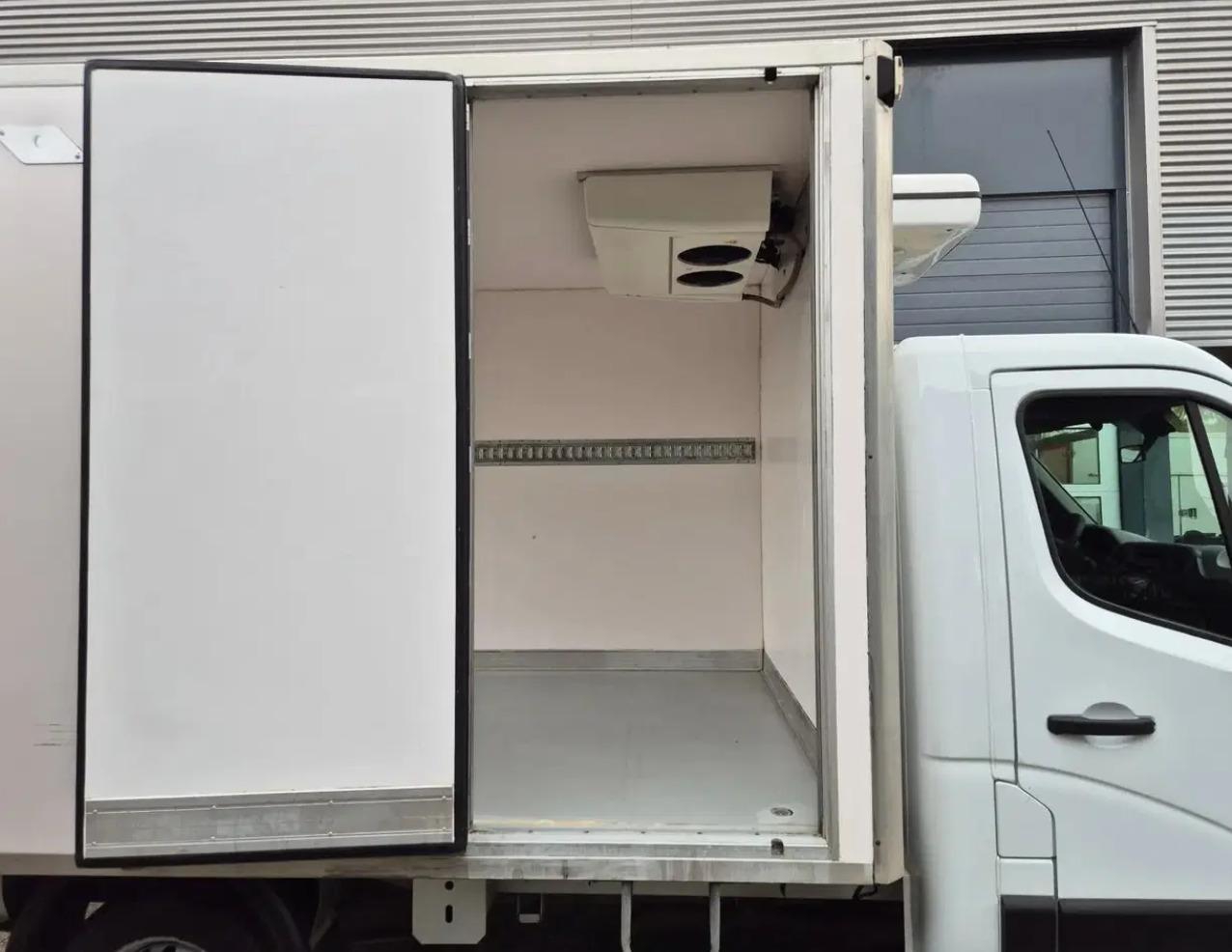 Opel Vivaro 2015, kuva 6/11