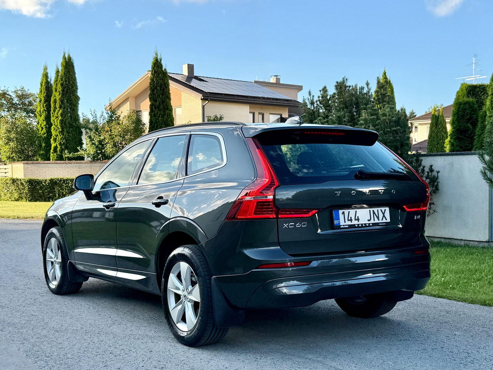 Volvo XC60 2022, photo 7/27