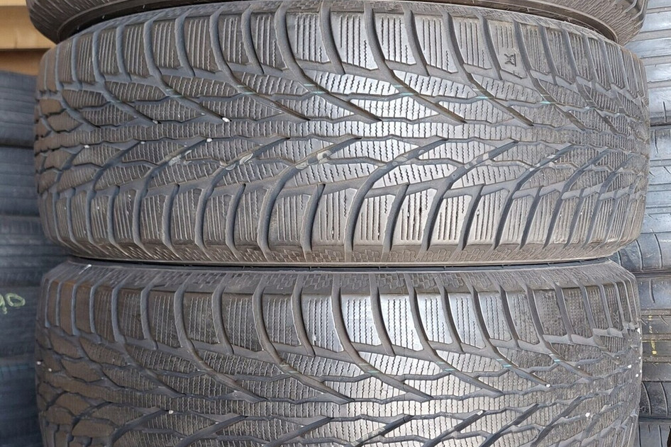 Подержанный нешипованная шина 225/55R18 Kumho WS51