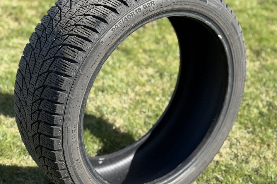 Подержанный нешипованная шина 225/40R18 Triangle SnowLink PL01