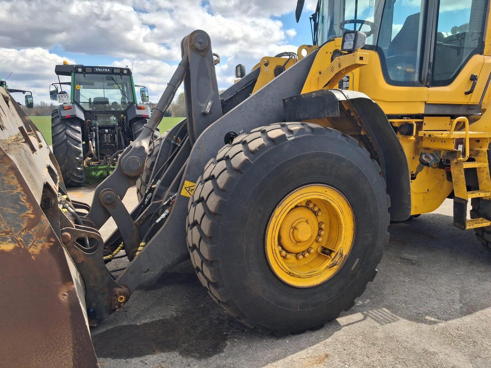 Volvo L120F, photo 6/23