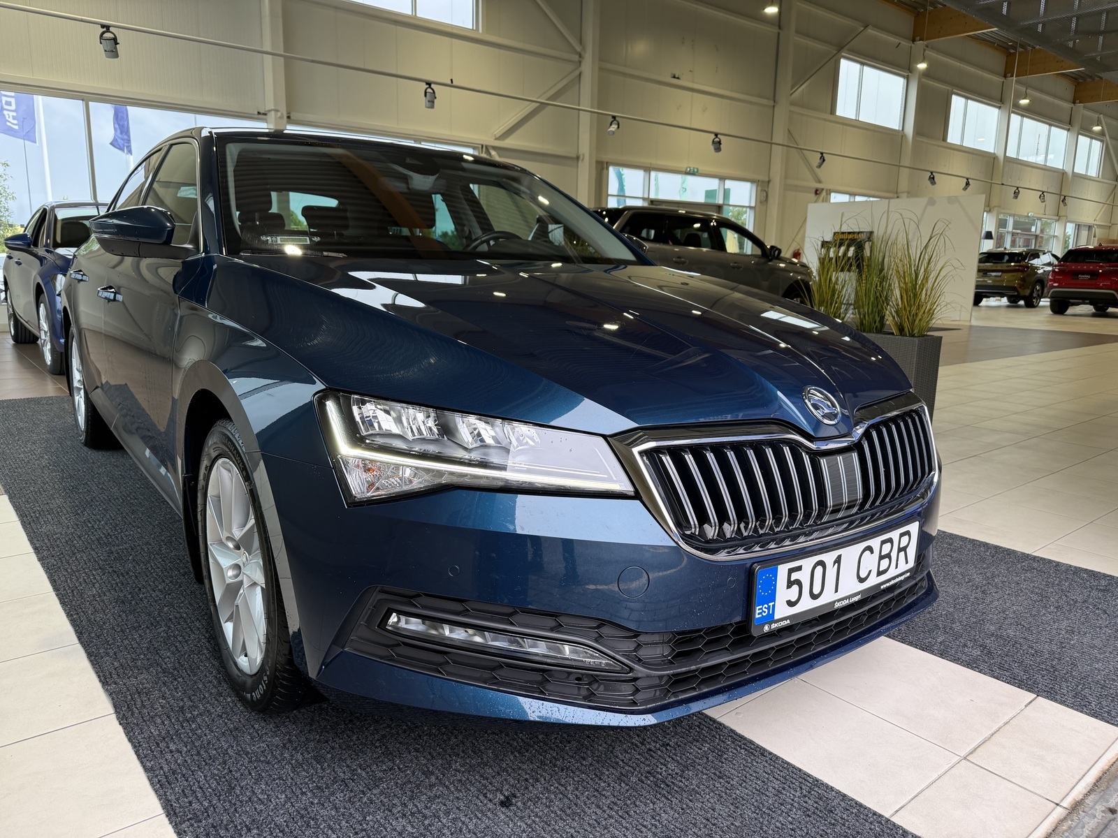 Škoda Superb 2022, photo 2/15